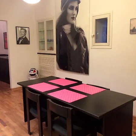 Zia Mary Della Rocca Apartment
